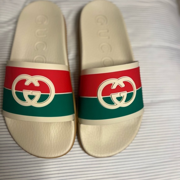 Gucci sandal rubber GG interlock white/red/green. Brand New. Never Worn. Size 7 - Picture 3 of 6